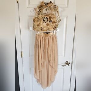 Weissman Gold 2 Piece Top And Skirt With Sequin